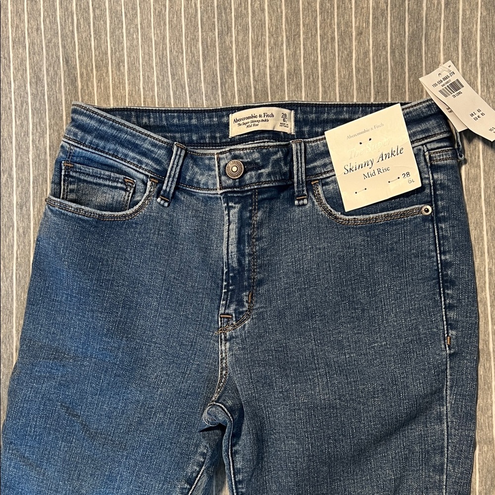 Abercrombie & Fitch Women's Dark Blue Ankle Jeans